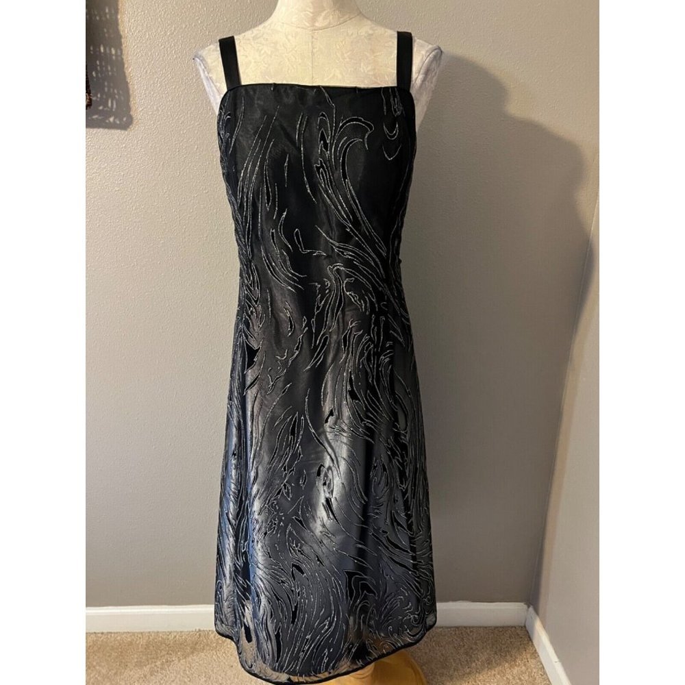 Black Midi Dress with Textured Swirl Pattern - Picture 4 of 9